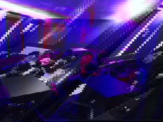 "Reporter Camille gaat samen met de Rotterdamse Danté, de Muziek Challenge aan voor de internationale dag van Muziek!”