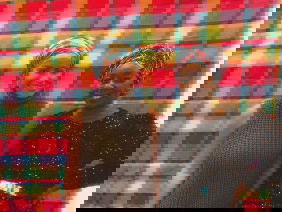 Reporter Camille checkt de geschiedenis achter de headwrap!