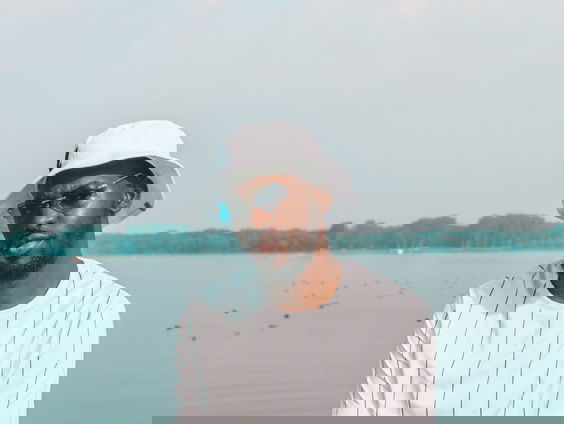 Reporter Camille maakt een remake van kersttrack samen met de Rotterdamse Lino!