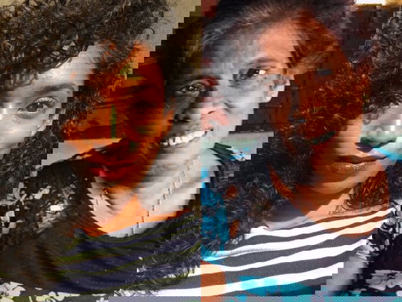 Sharinda heeft na 33 jaar eindelijk haar biologische moeder uit Sri Lanka online ontmoet