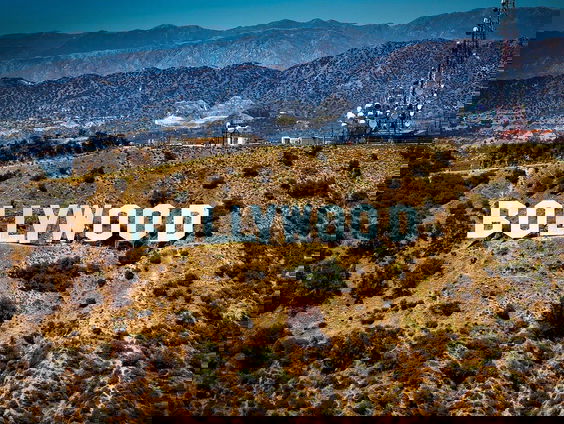 Chéréneffe interviewt grote Bolly- en Tollywoodsterren vanuit haar slaapkamer!