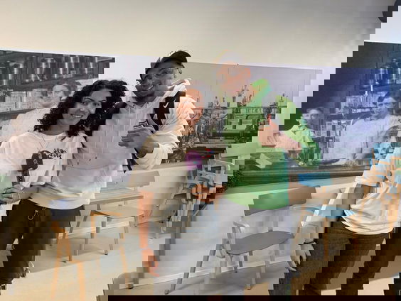 Emms deelt zijn weg naar succes in "The Room"