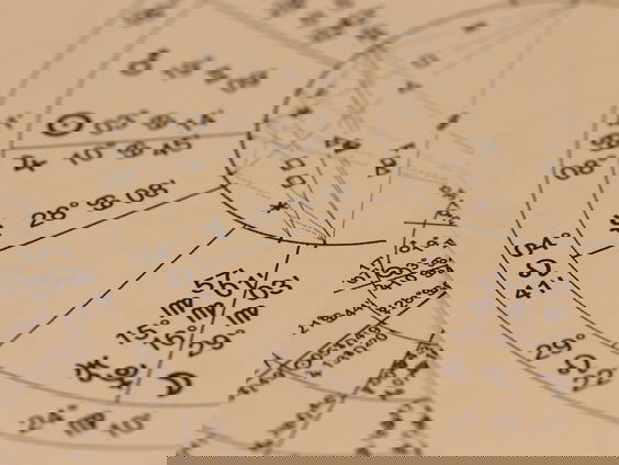 Reporter Camille: Zou je iemand skippen vanwege een sterrenbeeld?