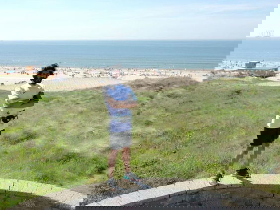 Haagse Amit liep 30 kilometer van Den Haag naar Rotterdam om ouderen te helpen!