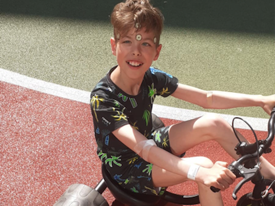 Help de 9-jarige Bennie aan zijn medicijnen!