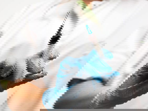 Tycho (21) prikte bloed en belandde in rollercoaster