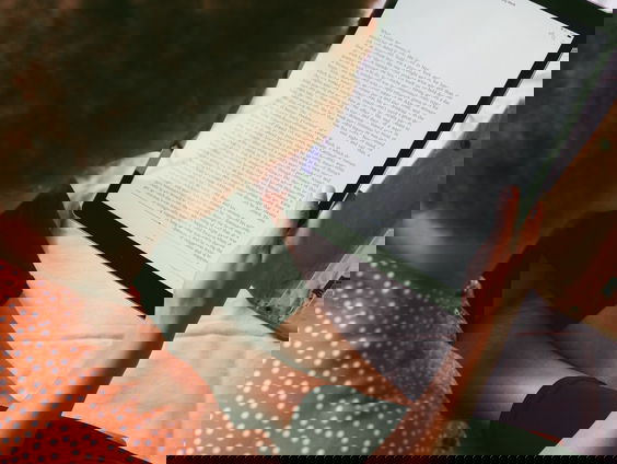 Yara van het Jeugdbibliotheek vertelt waarom het belangrijk is dat we meer digitaal gaan lezen