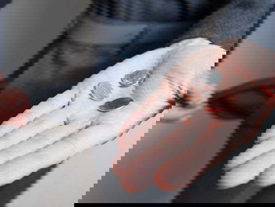 Mani redde een leven, en kreeg daarvoor een hele hoge rekening op de deurmat!