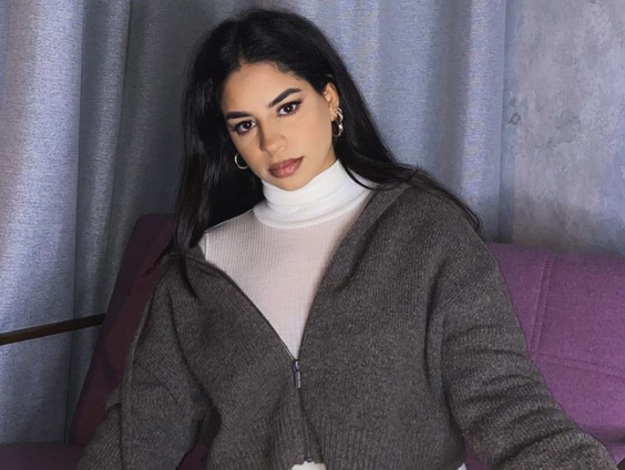 AOTM Amaya krijgt opdracht om een pop-track te maken