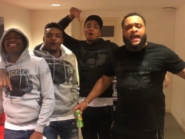 Broederliefde, Soufiane Touzani en Esko feliciteren Fernando!