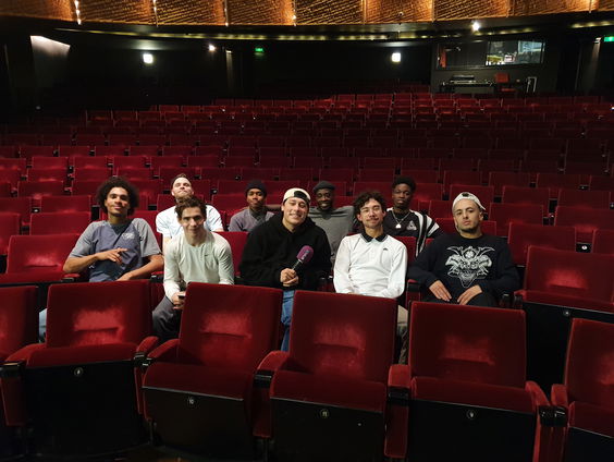 Reporter Marvin doet tricks met dansgroep The Ruggeds