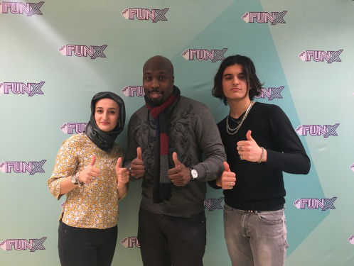 Fernando speelt het Karaokespel met Mama van de Block