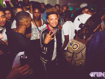 Ronnie Flex moet een standbeeld krijgen!