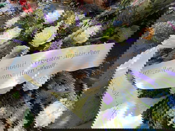 Reporter Shaquille over afscheid van Peter R. de Vries:''iedereen praat positief, maar toch met veel verd ...