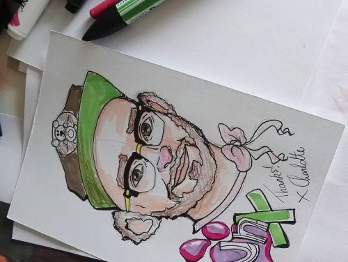 Treintekenaar Charlotte tekent FunX-dj Patrick