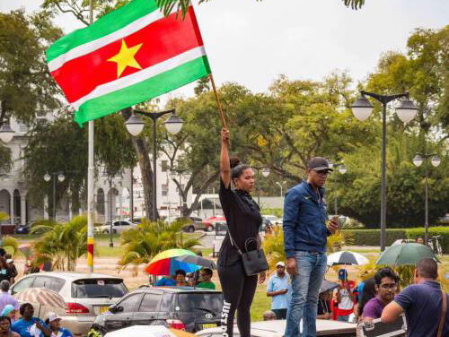 ''In plaats van dat we vooruit gaan, gaan wij alleen maar achteruit in Suriname!''