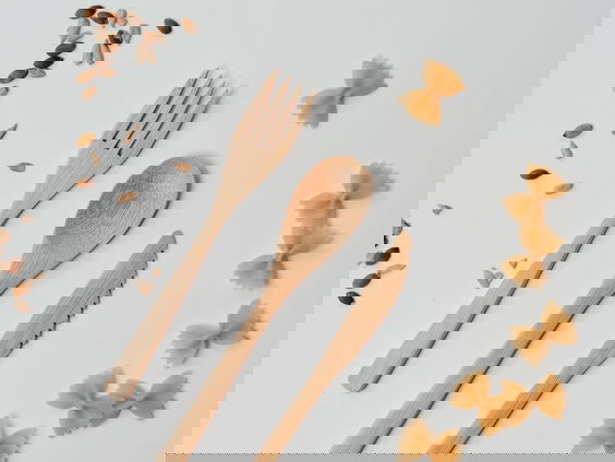 Wat moet je doen als je walgt van papieren rietjes of houten bestek?