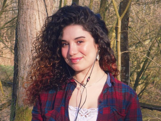 Maria is fetisjmodel: 'Iemand vroeg of ik een levende goudvis wilde inslikken'