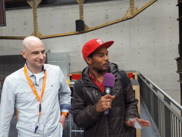 Reporter Jeansen test drones op het TwentDrone Event