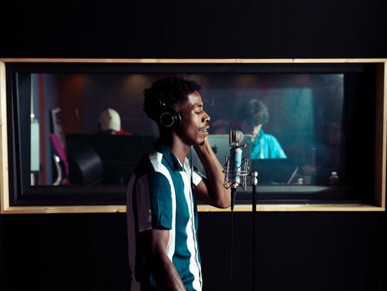 Theo Misiedjan: "we gebruiken muziek als middel om jongeren een beter perspectief te bieden"