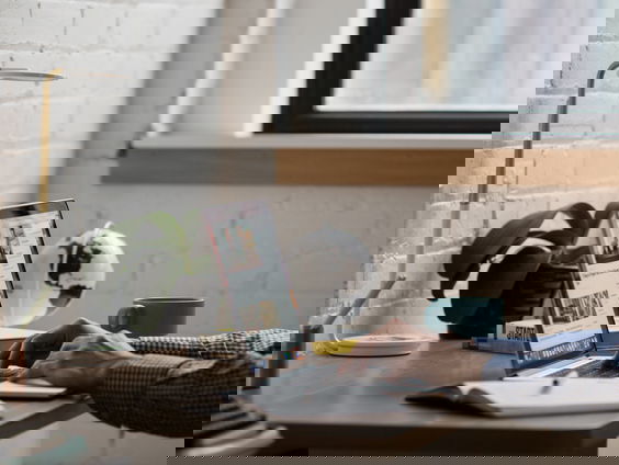 Dennis starte op zijn 15e met een bedrijf: "Ik wou een ander pad bewandelen."