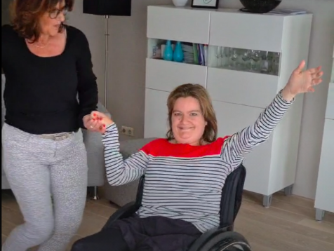 Jody danst in de clip van Justin Bieber en Ariana Grande