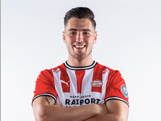 De 22-jarige EA-sporter Dennis wint landskampioenschap voor PSV in de E-divisie