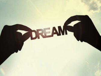 HEB JE WEL EENS LAST VAN DROMEN DIE TERUGKEREN? JE BENT NIET DE ENIGE!