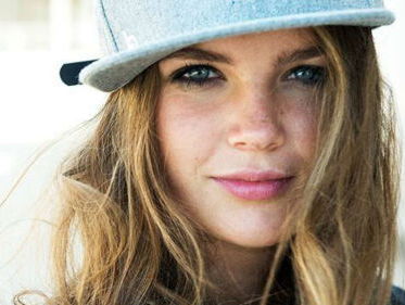 DJ Sophie (18 jaar) "Na mijn eindexamen ga ik echt de hele wereld over touren"