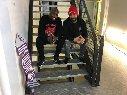 Sjaak maakt vaak zijn eigen woorden, maar weet hij ook wat deze moeilijke woorden betekenen..?