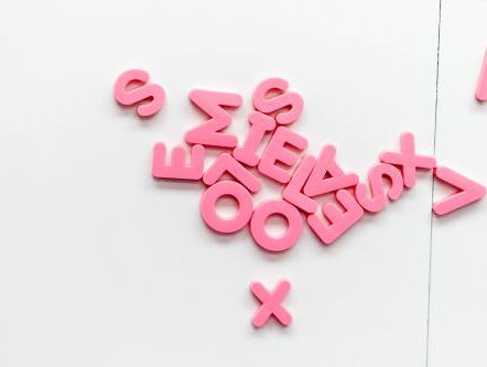 Joshua (22) is woordblind en heeft moeite met dagelijkse dingen zoals appen