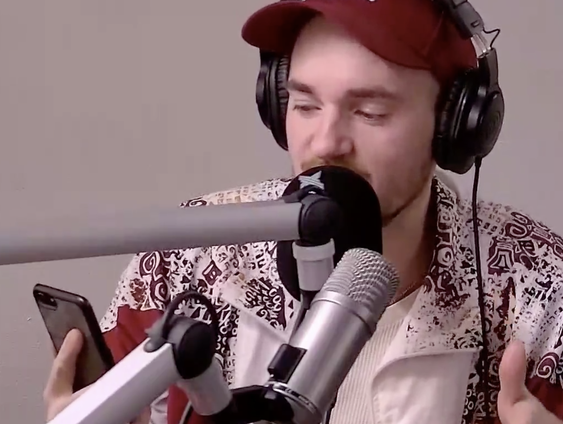 Spoken word artist Tom Strik maakt een Sinterklaasgedicht voor het vriendje van luisteraar Froukje!