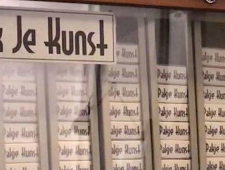 VET! Deze sigarettenautomaat verkoopt kunst in plaats van peuken!