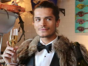 Koen Kardashian: "Tepelpiercings zijn cool, tongpiercings zijn vre-sel-lijk!"