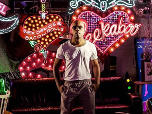 Nelson Freitas heeft in de file gestaan om apen over te laten steken