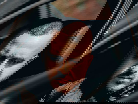 Reporter Marvin duikt met AOTM Farid de studio in.