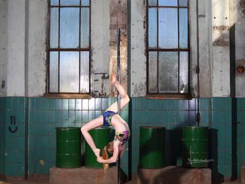 OMG! Zoë is op haar 15e al wereldkampioen paaldansen!