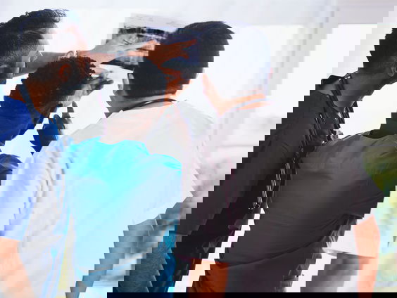 Giorgio's verstandskiezen moeten eruit en is benieuwd naar de ervaring van de FunX-luisteraar