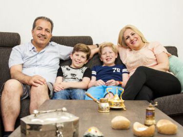 10-jarige Mowafak zocht en vond een oma om mee te wandelen!