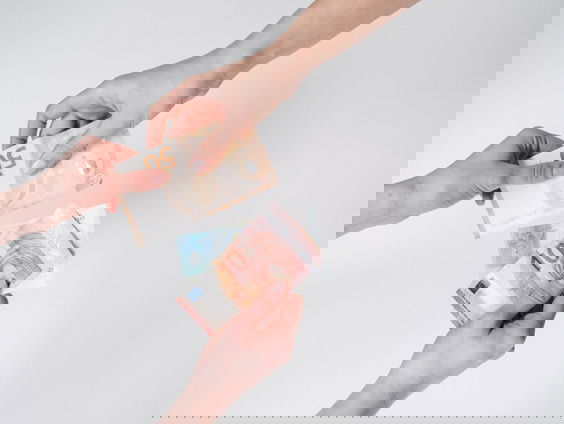 Reporter Marvin: "Waarom denk jij dat het moeilijk is om over schulden te praten?"