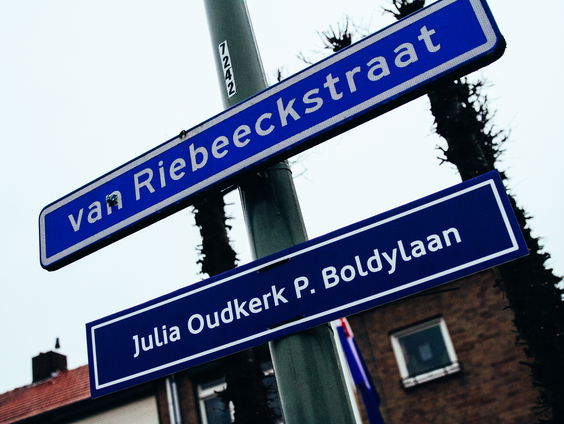 Actiegroep 'Roermond kan het' verwisselt straatnamen met lokale helden van kleur!