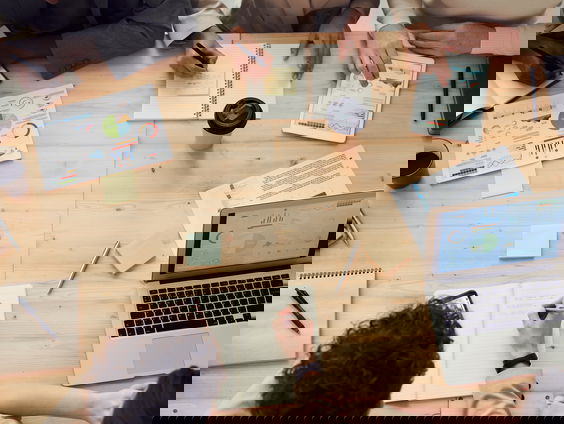 Student Thomas: "Jongens wij gaan het gewoon verkopen!"