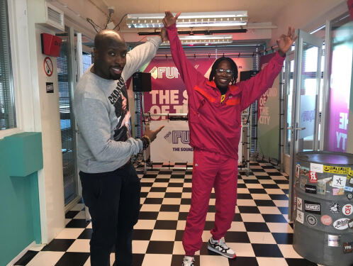 YAS! Amartey maakt het karaokespel KAPOT!