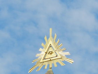 Is het misschien tijd om te luisteren naar de complotdenkers?