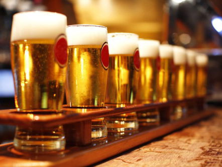 LUISTERAARSVRAAG: ''WAT VIND JE VAN VROUWEN DIE BIER DRINKEN?''