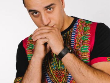 Oualid primeurt nieuwe track 'Willie" met Ali B, MocroManiac en Kippie bij NANDOLEAKS