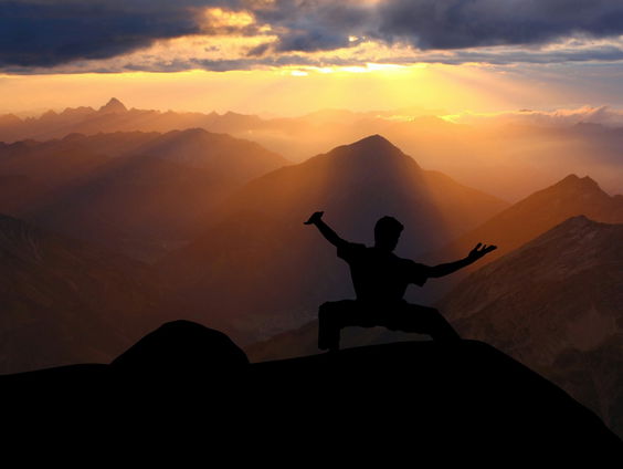 Reporter Marvin volgt een lesje Qi Gong om positiever te worden!