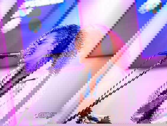 Delany vertelt meer over haar debuutalbum: Hulp van boven