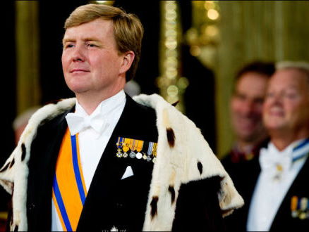 Moeten we het koningshuis niet gewoon afschaffen?