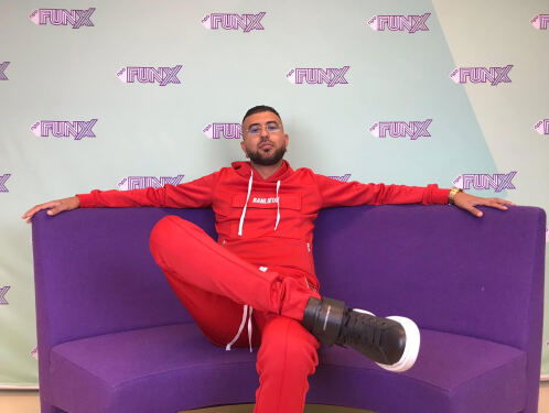 F1rstman speelt het Karaokespel